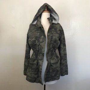 Lightweight camo waisted jacket